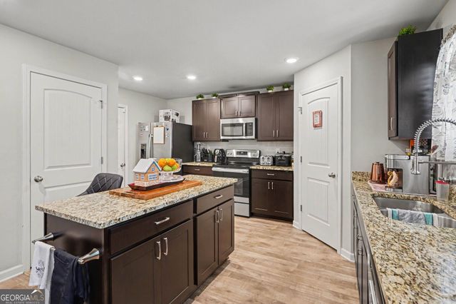 424 Toronto Circle, Hampton, GA 30228