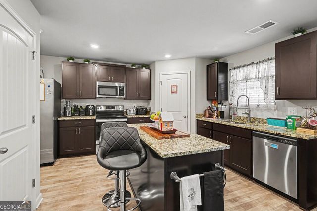 424 Toronto Circle, Hampton, GA 30228