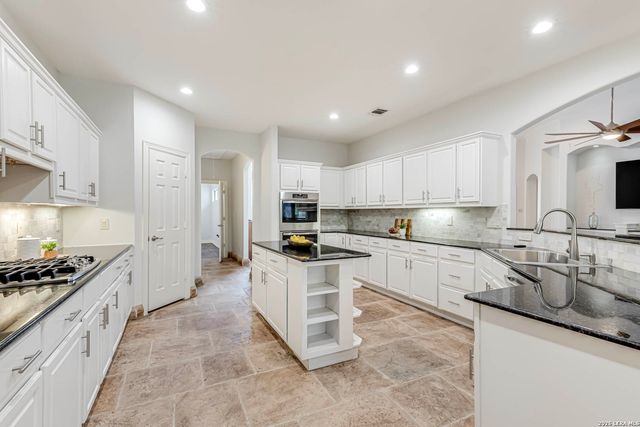 14014 BLUFF MANOR DR, San Antonio, TX 78216