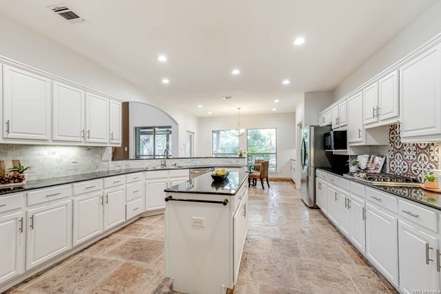 14014 BLUFF MANOR DR, San Antonio, TX 78216