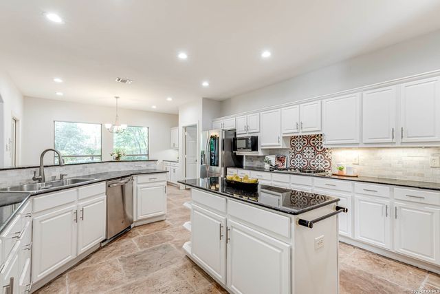 14014 BLUFF MANOR DR, San Antonio, TX 78216