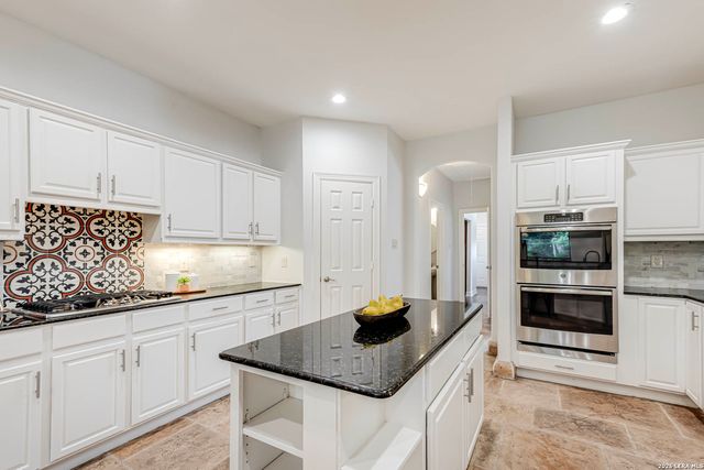 14014 BLUFF MANOR DR, San Antonio, TX 78216