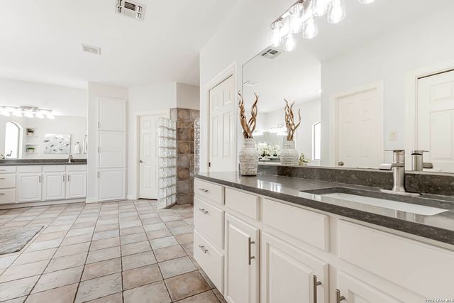 14014 BLUFF MANOR DR, San Antonio, TX 78216