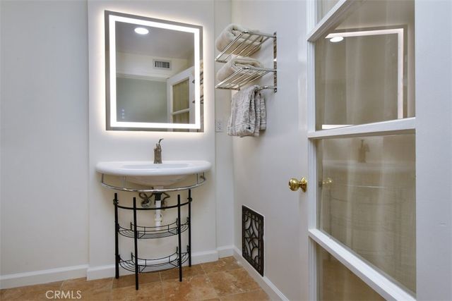 13902 Calvert Street, Valley Glen, CA 91401