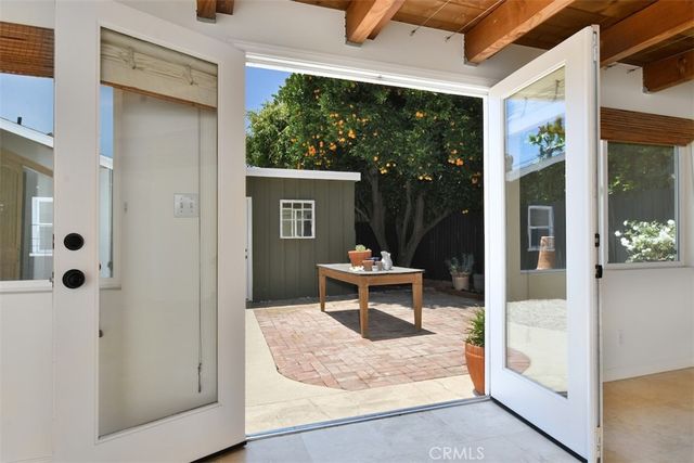 13902 Calvert Street, Valley Glen, CA 91401
