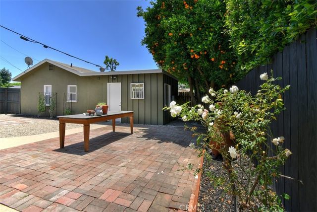13902 Calvert Street, Valley Glen, CA 91401