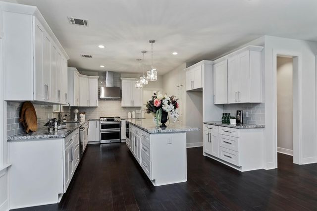 810 Herdsman Drive, Houston, TX 77079