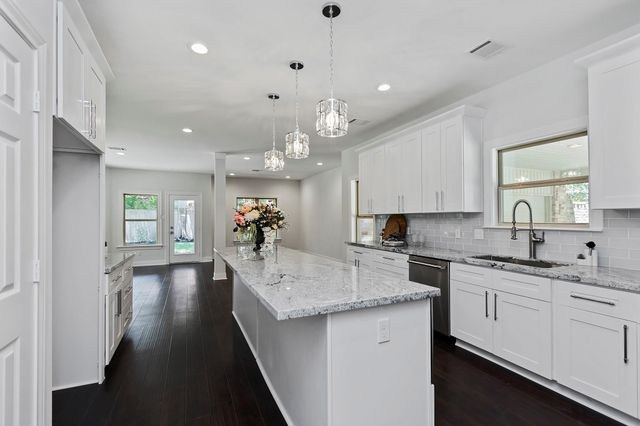 810 Herdsman Drive, Houston, TX 77079