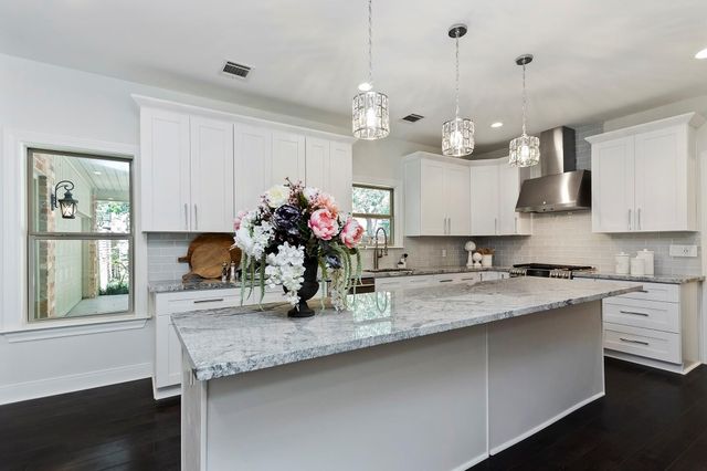 810 Herdsman Drive, Houston, TX 77079