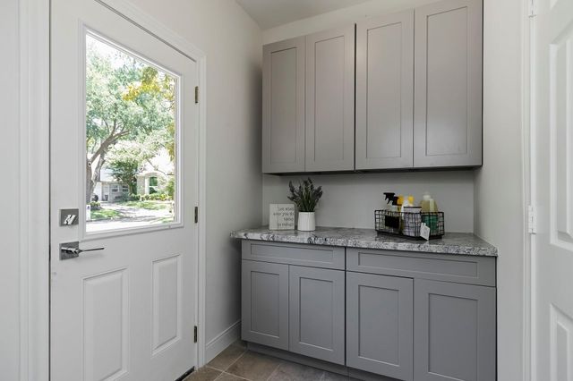 810 Herdsman Drive, Houston, TX 77079