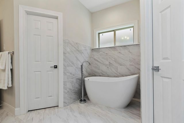 810 Herdsman Drive, Houston, TX 77079