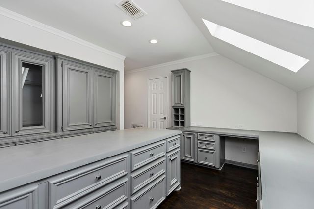 810 Herdsman Drive, Houston, TX 77079