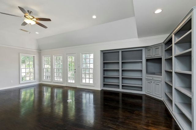 810 Herdsman Drive, Houston, TX 77079