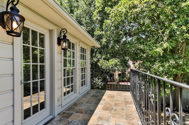 810 Herdsman Drive, Houston, TX 77079