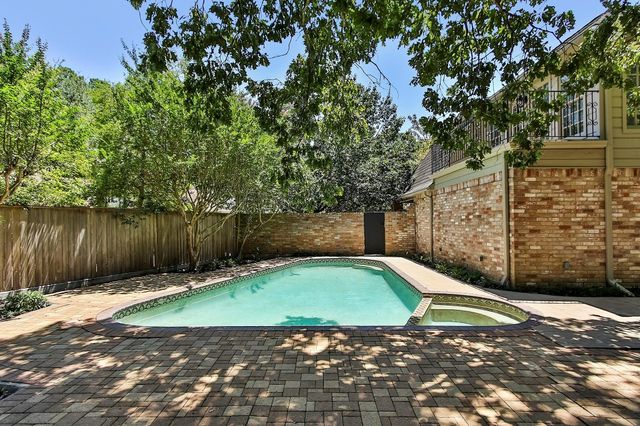 810 Herdsman Drive, Houston, TX 77079