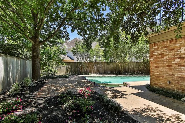 810 Herdsman Drive, Houston, TX 77079