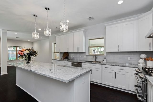 810 Herdsman Drive, Houston, TX 77079