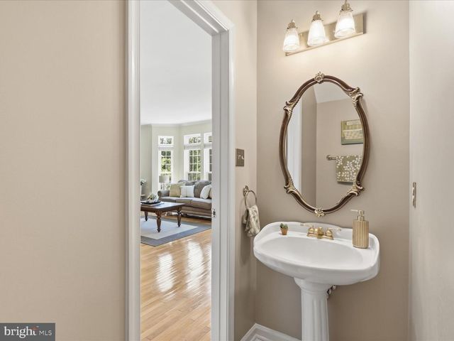 13110 FOREST MIST LN, Fairfax, VA 22033