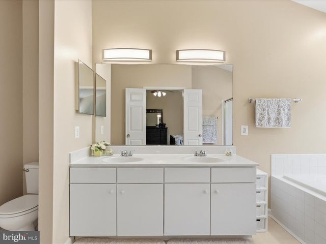 13110 FOREST MIST LN, Fairfax, VA 22033