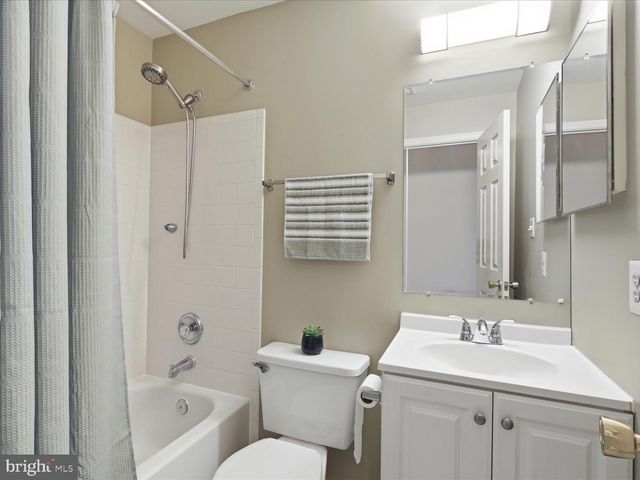 13110 FOREST MIST LN, Fairfax, VA 22033