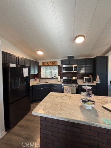 9161 Santa Fe E 39, Hesperia, CA 92345