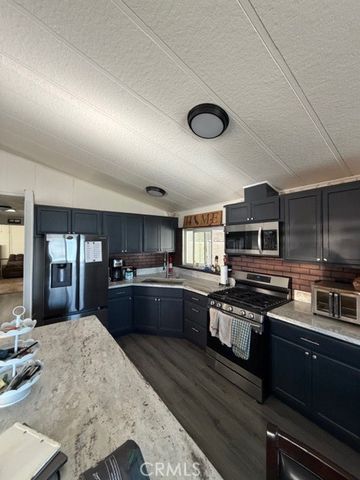 9161 Santa Fe E 39, Hesperia, CA 92345
