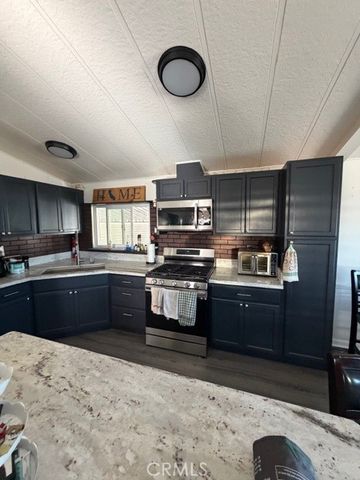 9161 Santa Fe E 39, Hesperia, CA 92345