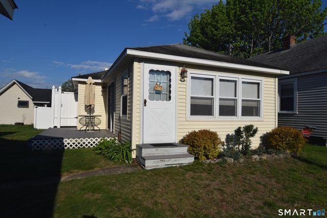 10 Hartford Avenue, Old Lyme, CT 06371