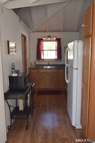 10 Hartford Avenue, Old Lyme, CT 06371