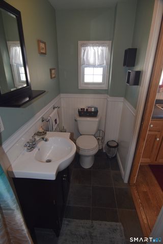 10 Hartford Avenue, Old Lyme, CT 06371