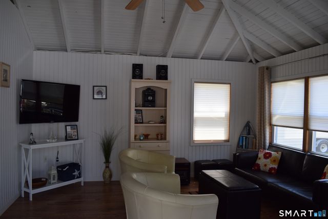 10 Hartford Avenue, Old Lyme, CT 06371