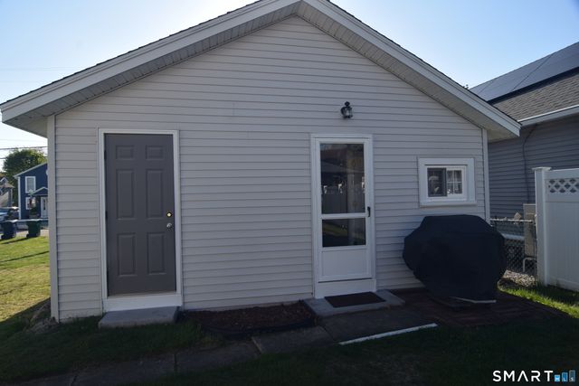 10 Hartford Avenue, Old Lyme, CT 06371