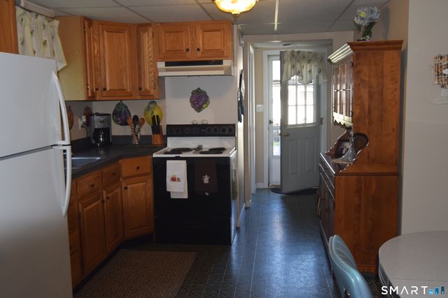 10 Hartford Avenue, Old Lyme, CT 06371