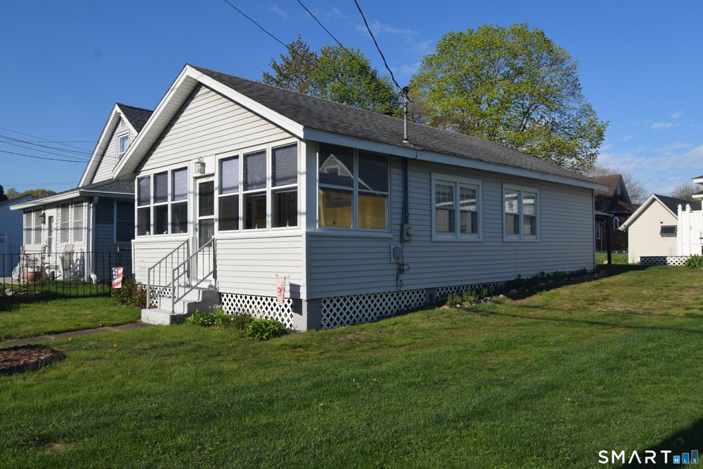 10 Hartford Avenue, Old Lyme, CT 06371