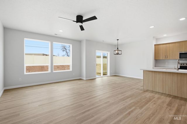 35 S Sweetgrass Ave, Nampa, ID 83651