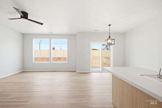 35 S Sweetgrass Ave, Nampa, ID 83651