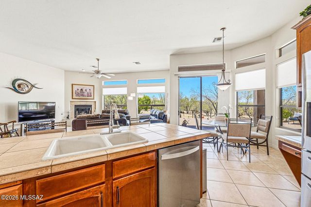 1282 W Via De Santo Tomas, Sahuarita, AZ 85629