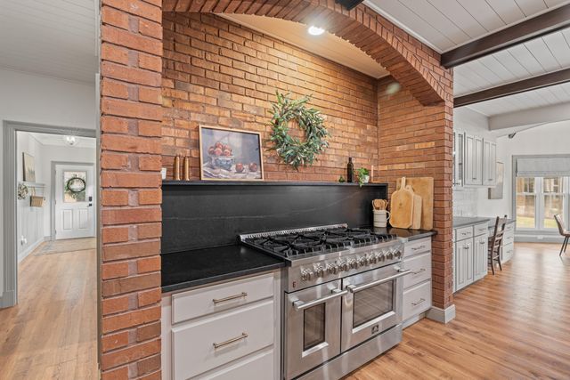 217 T Smith, Hattiesburg, MS 39401