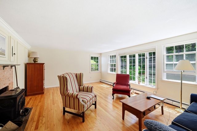 25 Echo Hill Rd, Amherst, MA 01002