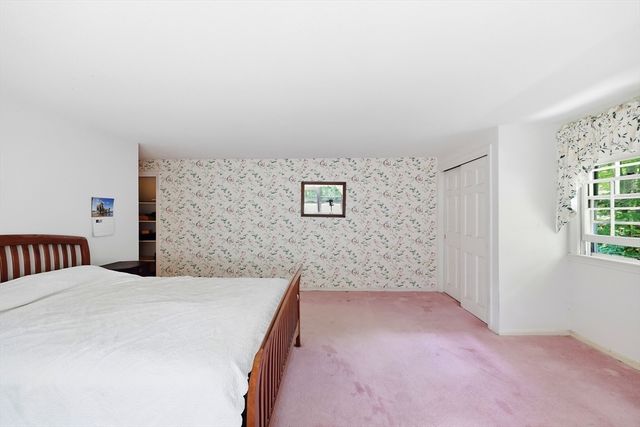 25 Echo Hill Rd, Amherst, MA 01002
