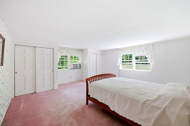 25 Echo Hill Rd, Amherst, MA 01002