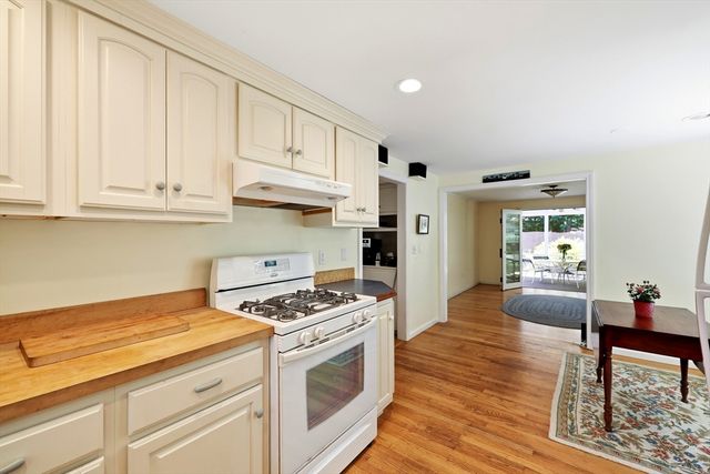 25 Echo Hill Rd, Amherst, MA 01002