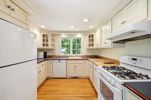 25 Echo Hill Rd, Amherst, MA 01002