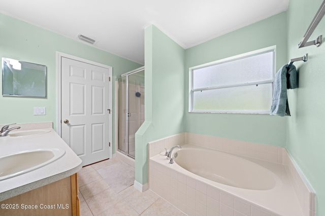 990 Sablon Street SE, Palm Bay, FL 32909