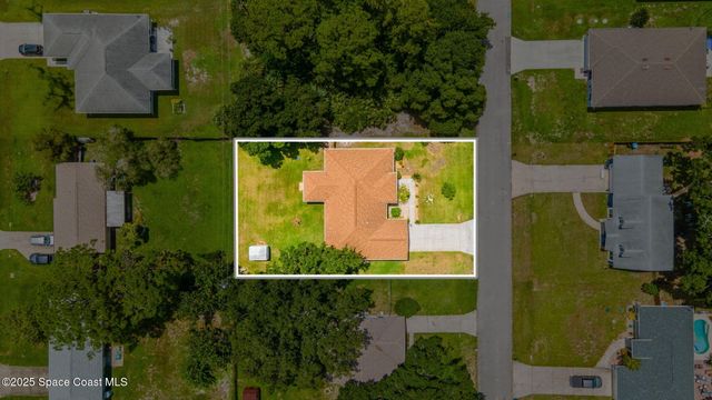 990 Sablon Street SE, Palm Bay, FL 32909