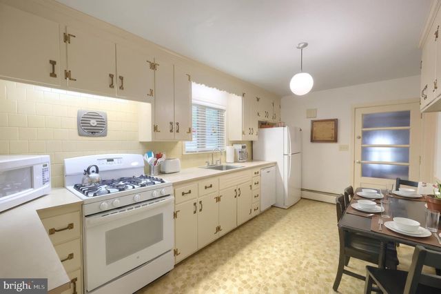 430 BAER AVE, Hanover, PA 17331