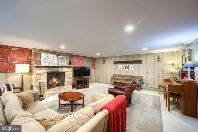 430 BAER AVE, Hanover, PA 17331
