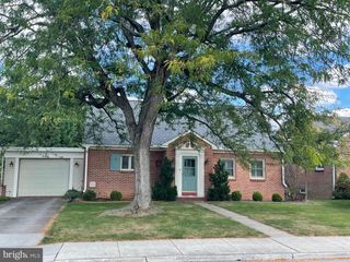 430 BAER AVE, Hanover, PA 17331