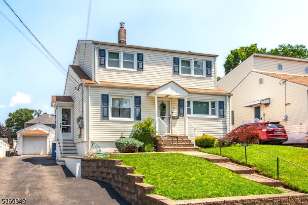 88 Ozone Ave, Cedar Grove Twp., NJ 07009