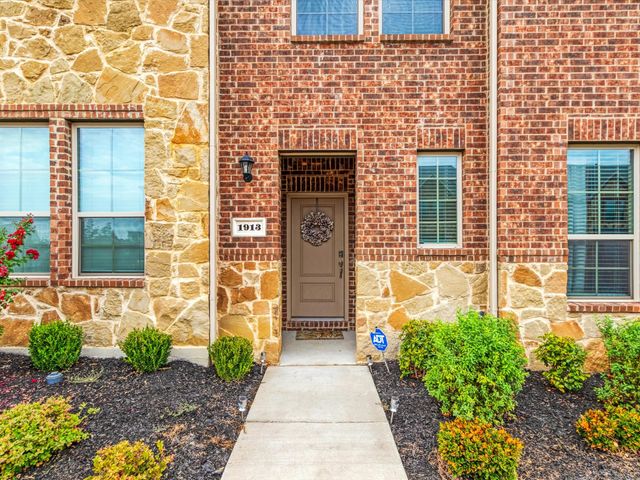1913 Buffalo Hill Drive, Mesquite, TX 75149